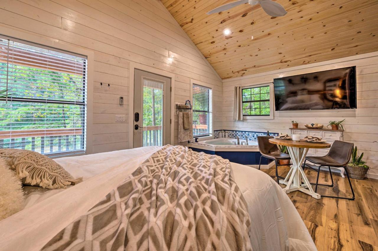 Romantic Broken Bow Cabin With Jacuzzi And Fire Pit! Eksteriør billede