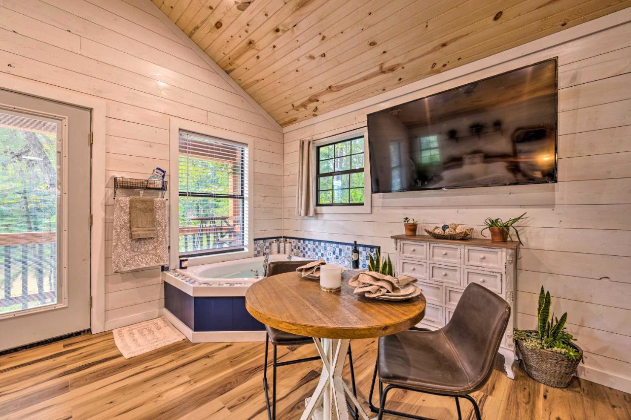 Romantic Broken Bow Cabin With Jacuzzi And Fire Pit! Eksteriør billede