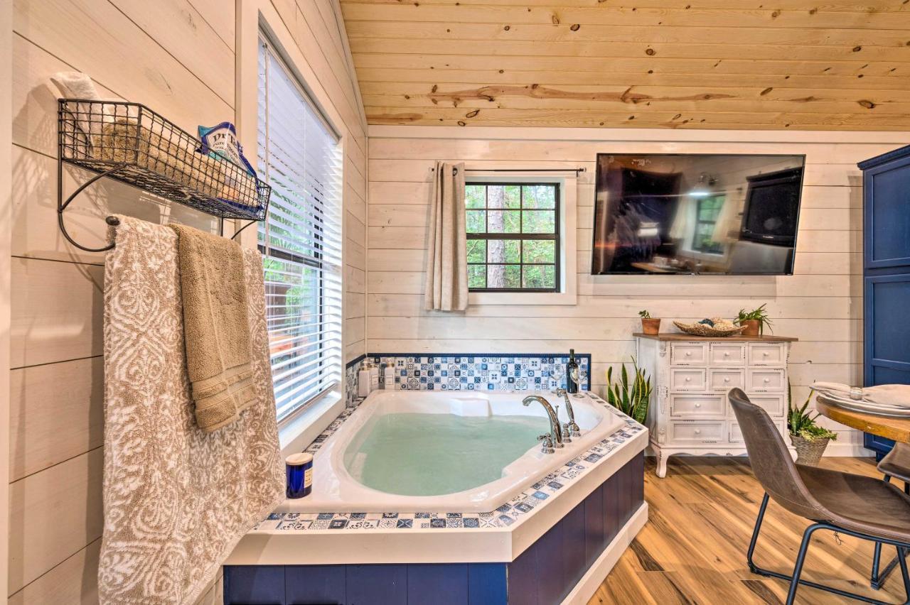 Romantic Broken Bow Cabin With Jacuzzi And Fire Pit! Eksteriør billede