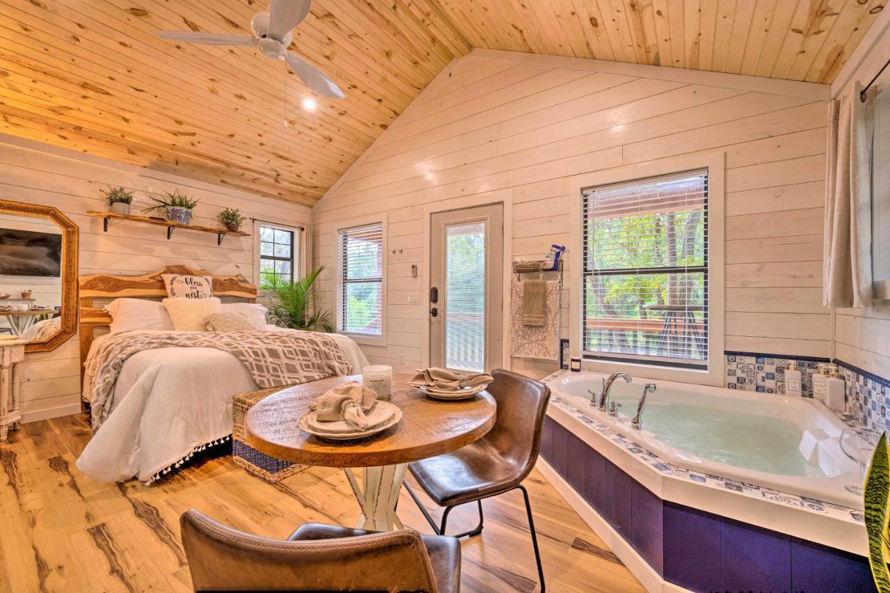 Romantic Broken Bow Cabin With Jacuzzi And Fire Pit! Eksteriør billede